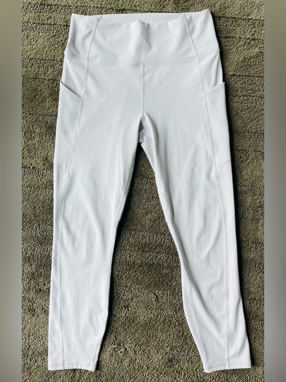 Fabletics light grey PureLuxe 3/4 leggings, sz medium